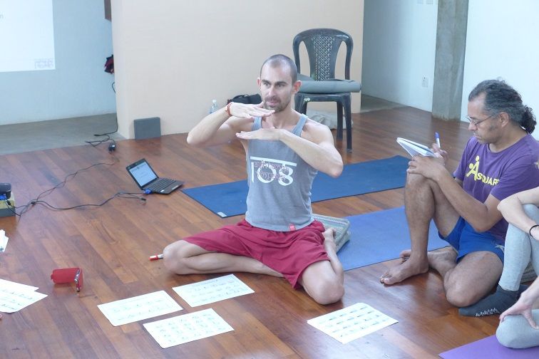 Formación de profesores de yoga India, Auroville